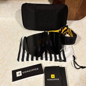 VonZipper Black and Yellow Ski/Snowboard Goggles